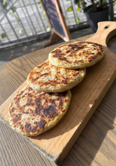 Arepas de maíz con queso y chía