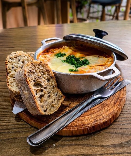 Huevos napolitanos menu